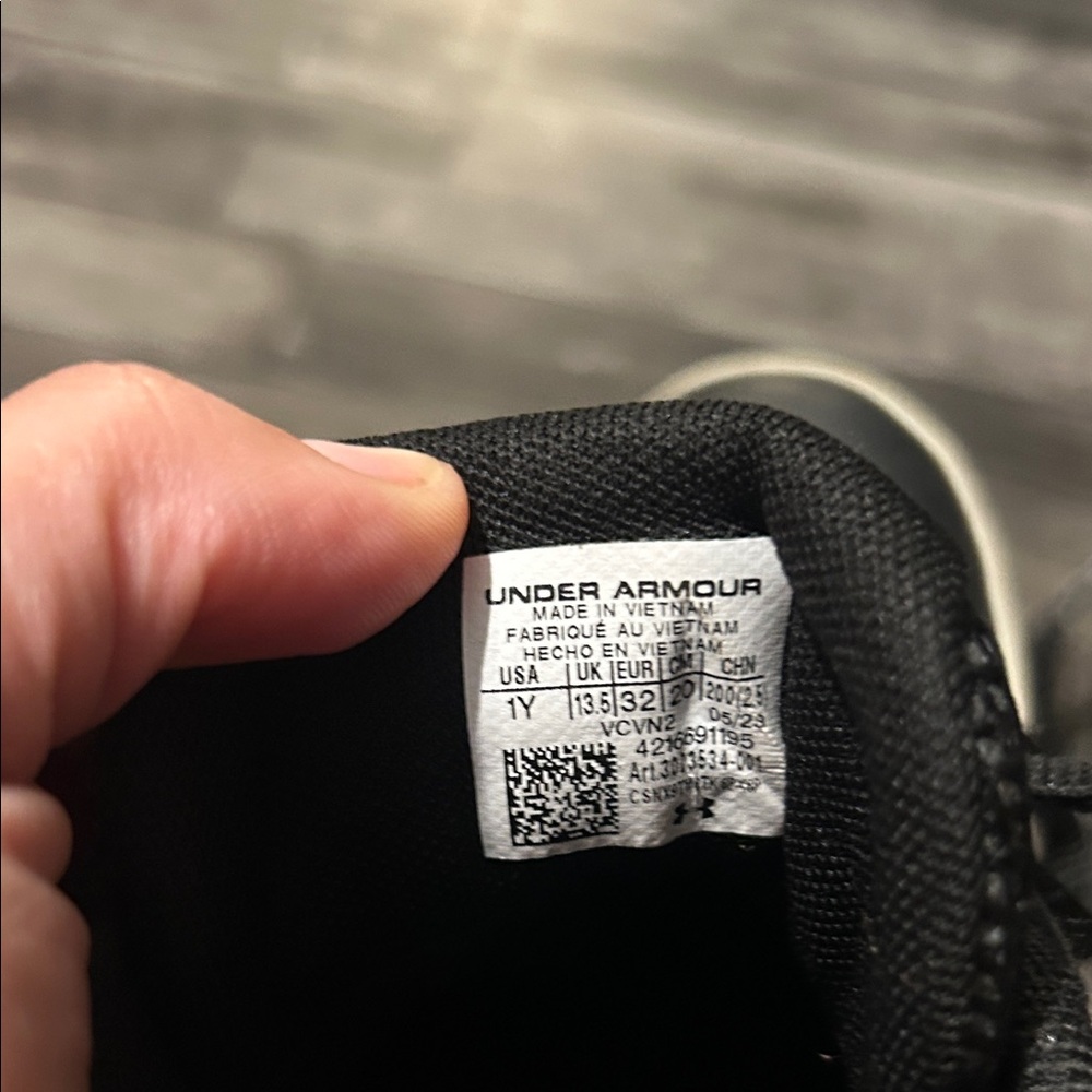 BUNDLE FOR DISCOUNT
Under Armour Kids Black and Gray Sneakers - Picture 5 of 5